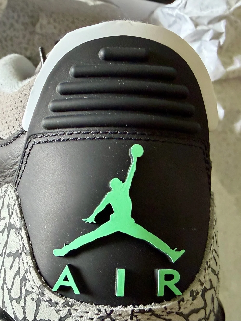 Air Jordan 3 Retro Green Glow Men’s 11.5 New